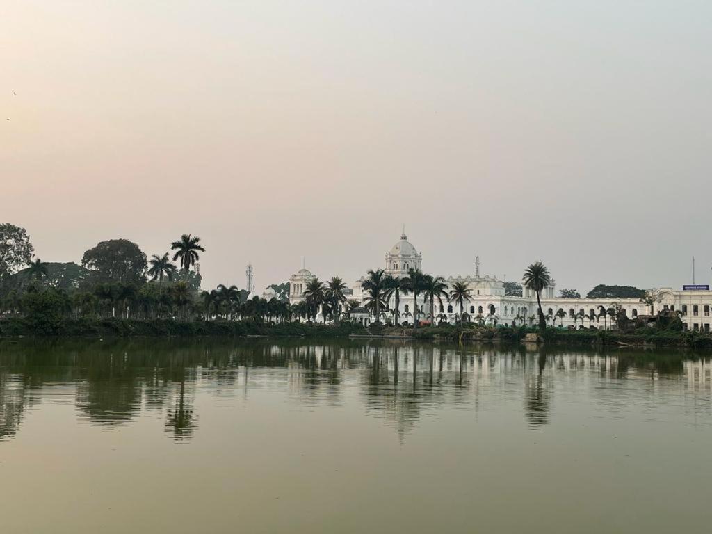 Veda Home'S Agartala Exteriör bild