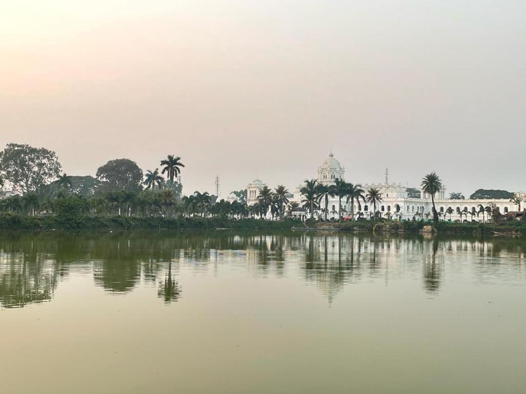 Veda Home'S Agartala Exteriör bild